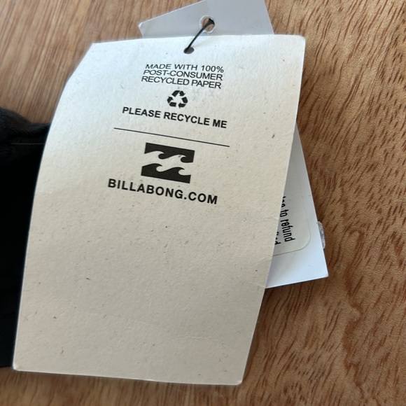 Brand is Billabong - Picture 8 of 10